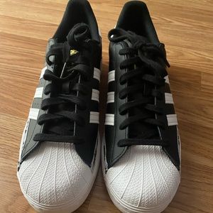 Black and white Adidas shoes mens 9.5